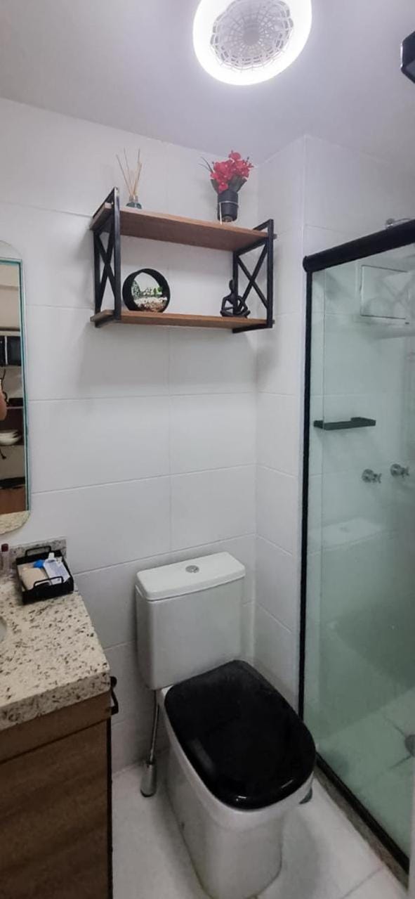 Toilet, Bathroom, Decorative detail