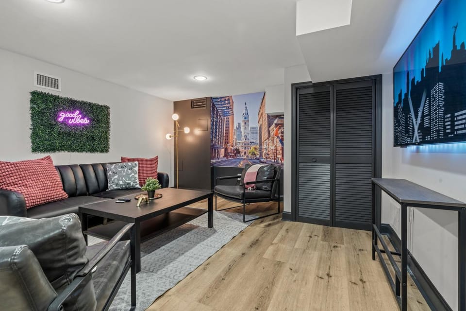 Communal lounge/ TV room, Living room, Seating area