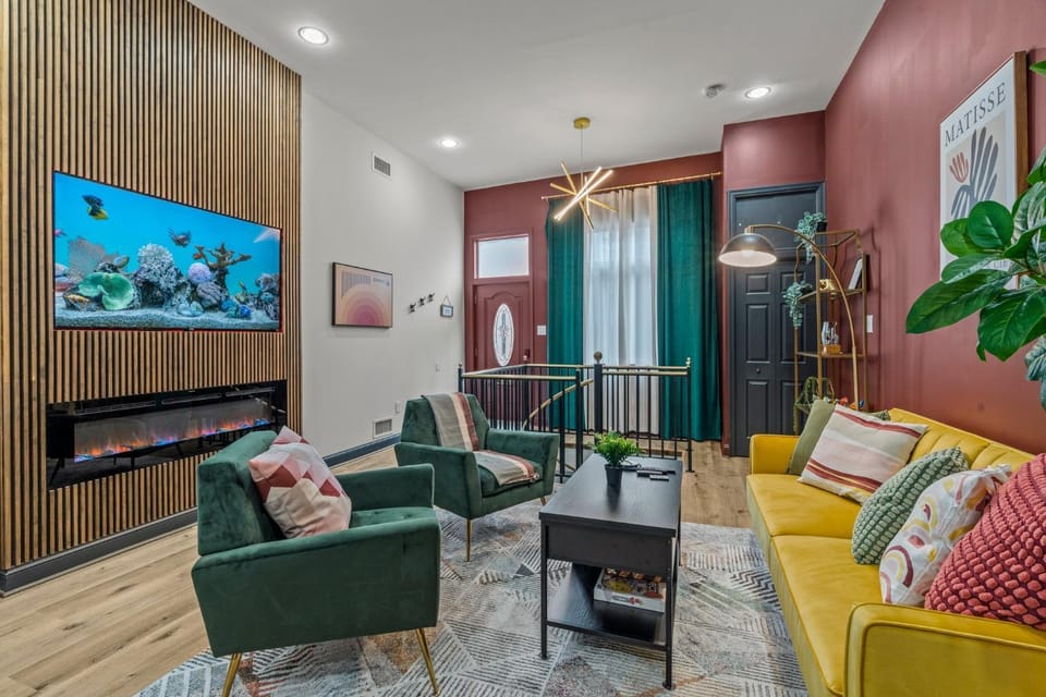 Communal lounge/ TV room, TV and multimedia, Living room, Seating area, Evening entertainment