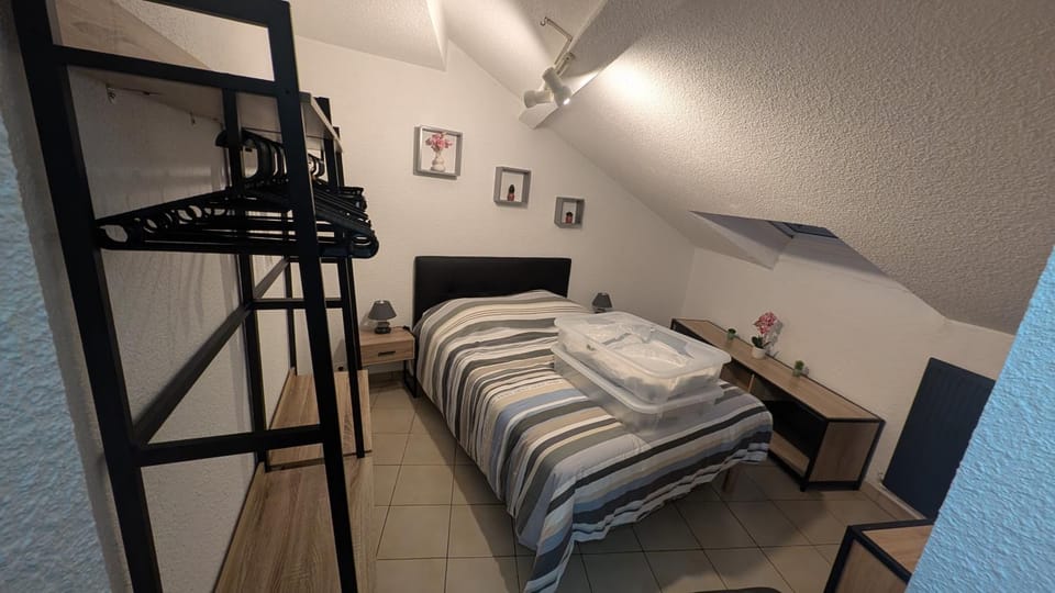 Bed, Photo of the whole room