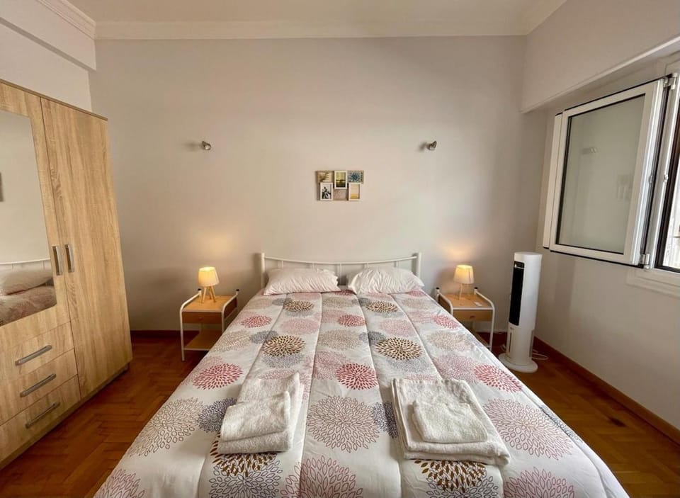 Bed, Bedroom, towels, wardrobe