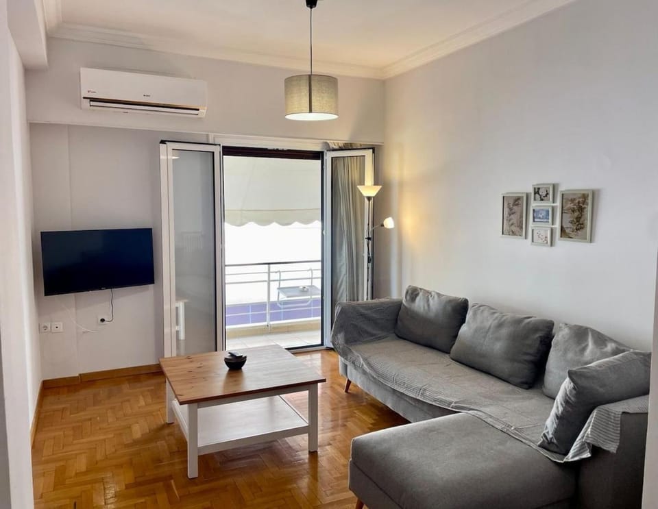 TV and multimedia, Living room, Seating area, air conditioner