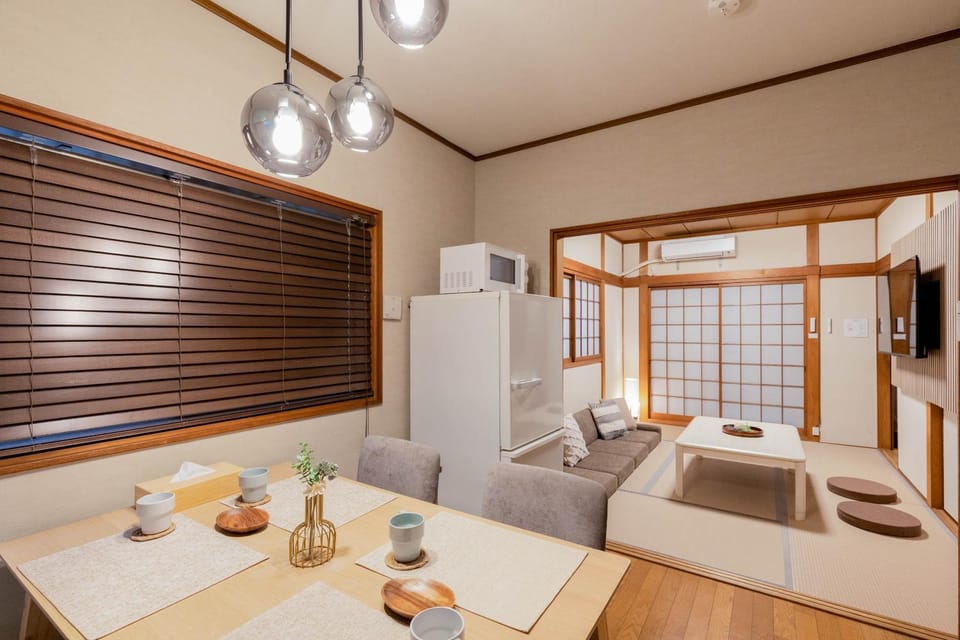 TV and multimedia, Living room, Seating area, Dining area