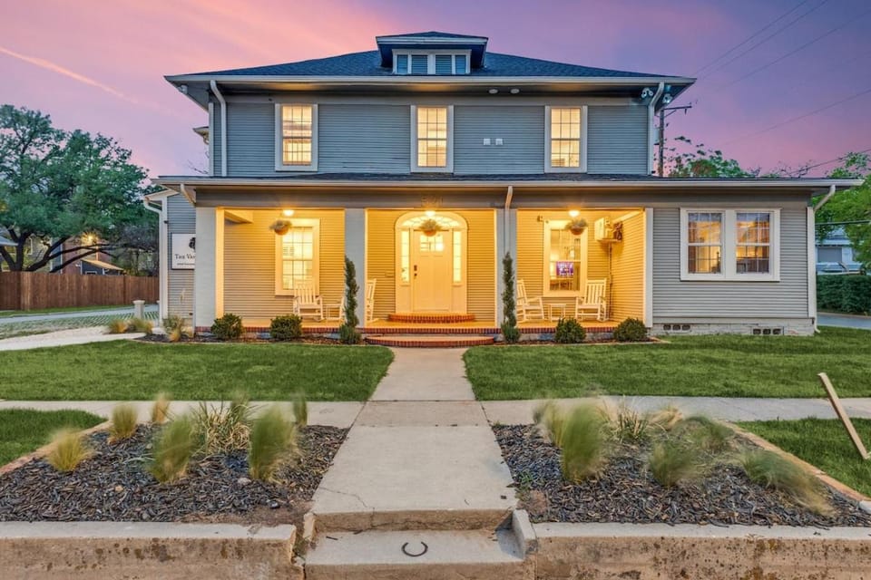 The Vanderbilt Mansion Apt 11 Near Downtown & TWU Apartment in Denton