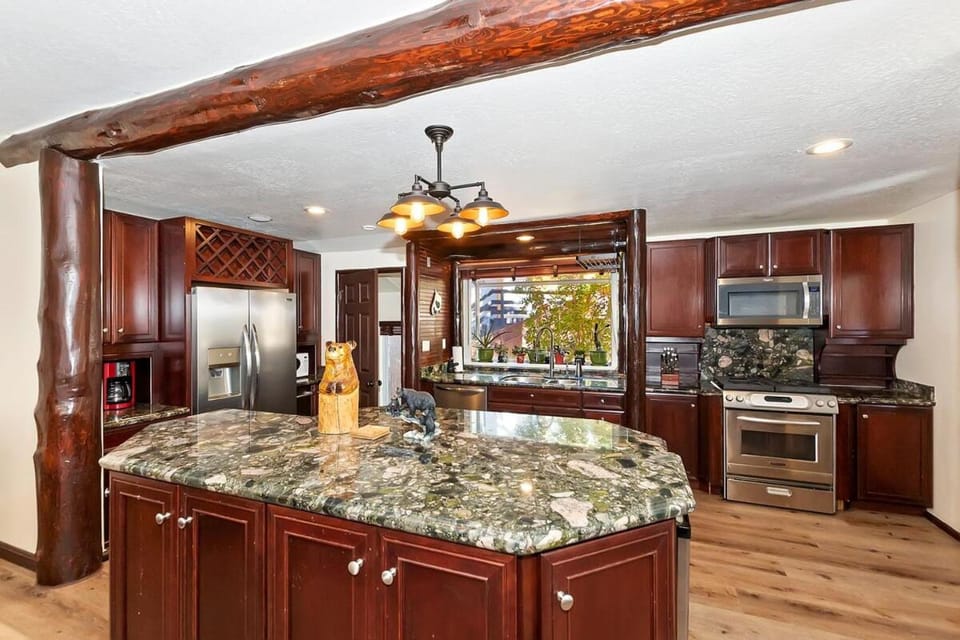 Kitchen or kitchenette, oven, stove