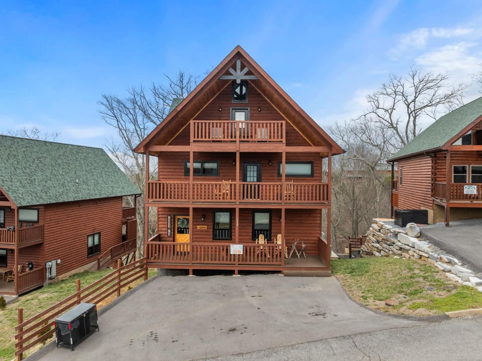 Cabin w Hot Tub & Game Room in the Smokys Cabin in Sevierville