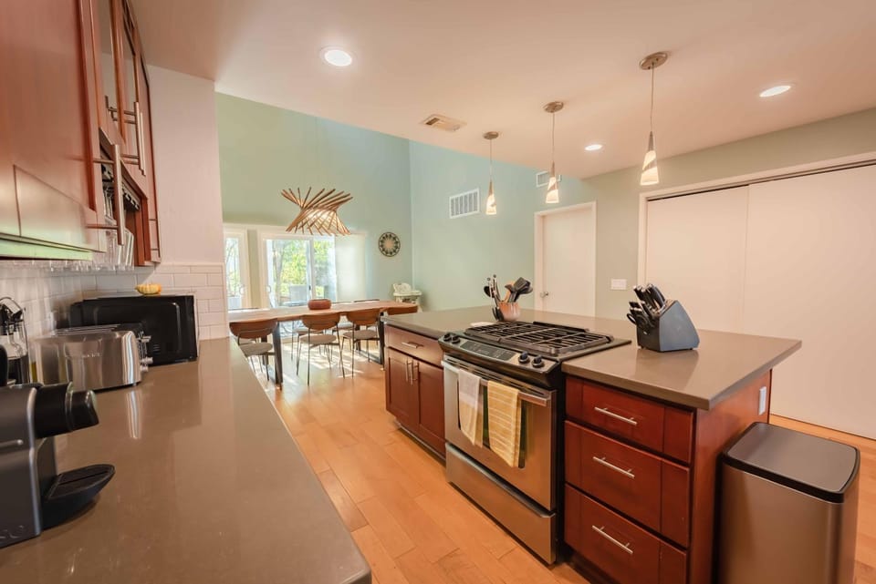 Kitchen or kitchenette, kitchen