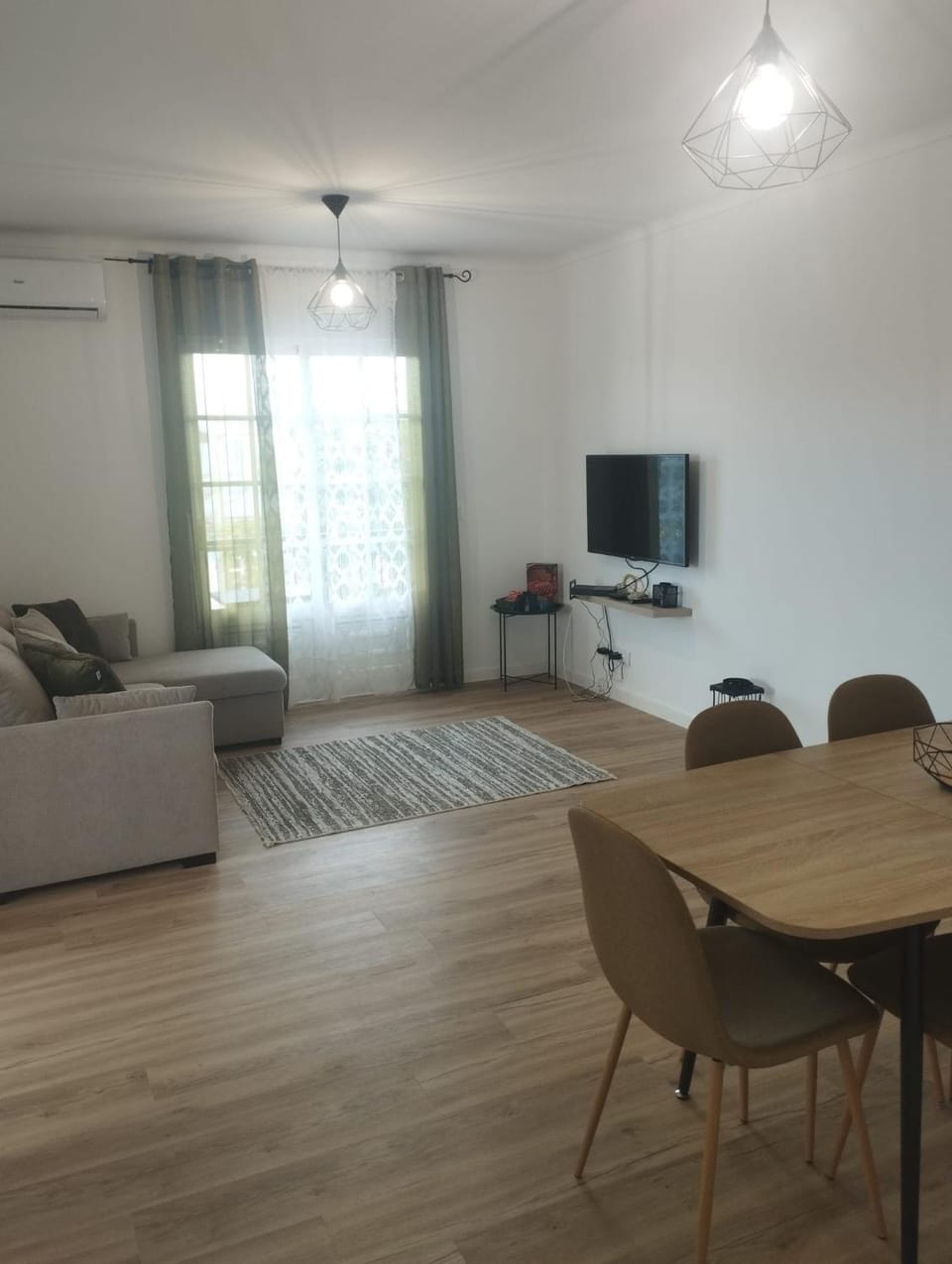 Communal lounge/ TV room, Living room, Dining area