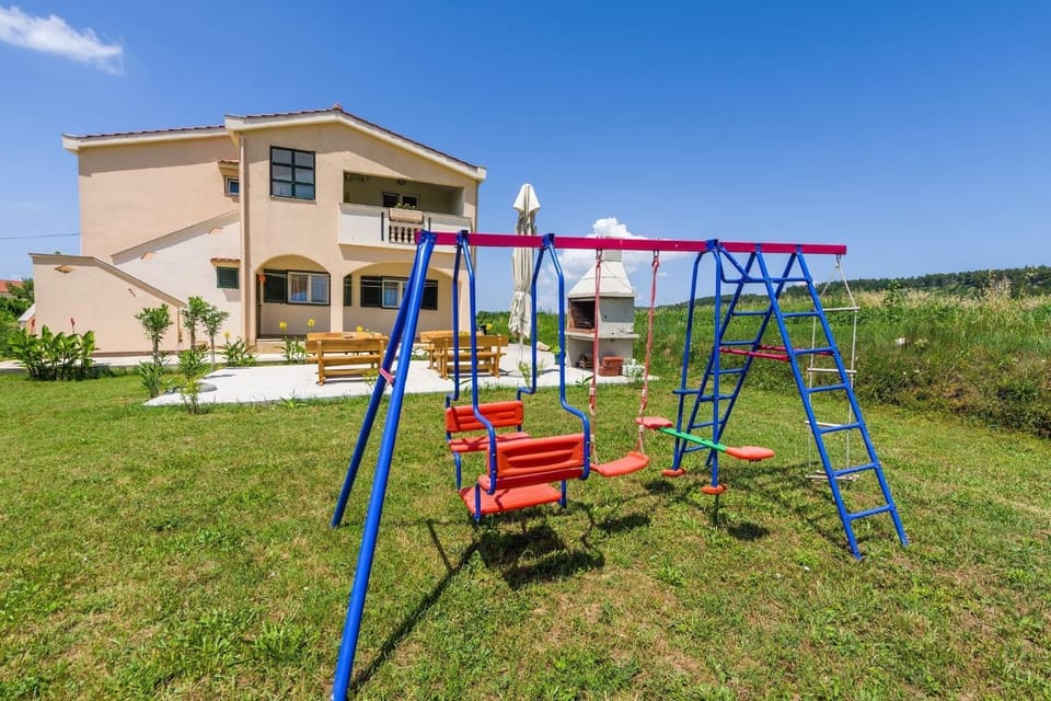 Location, children, Family