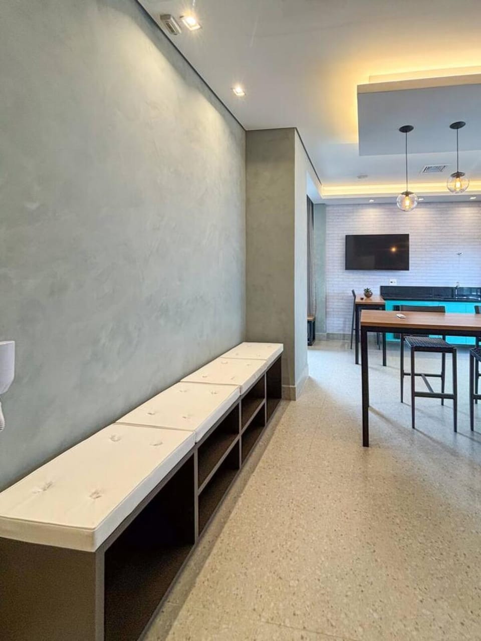 Property building, Business facilities