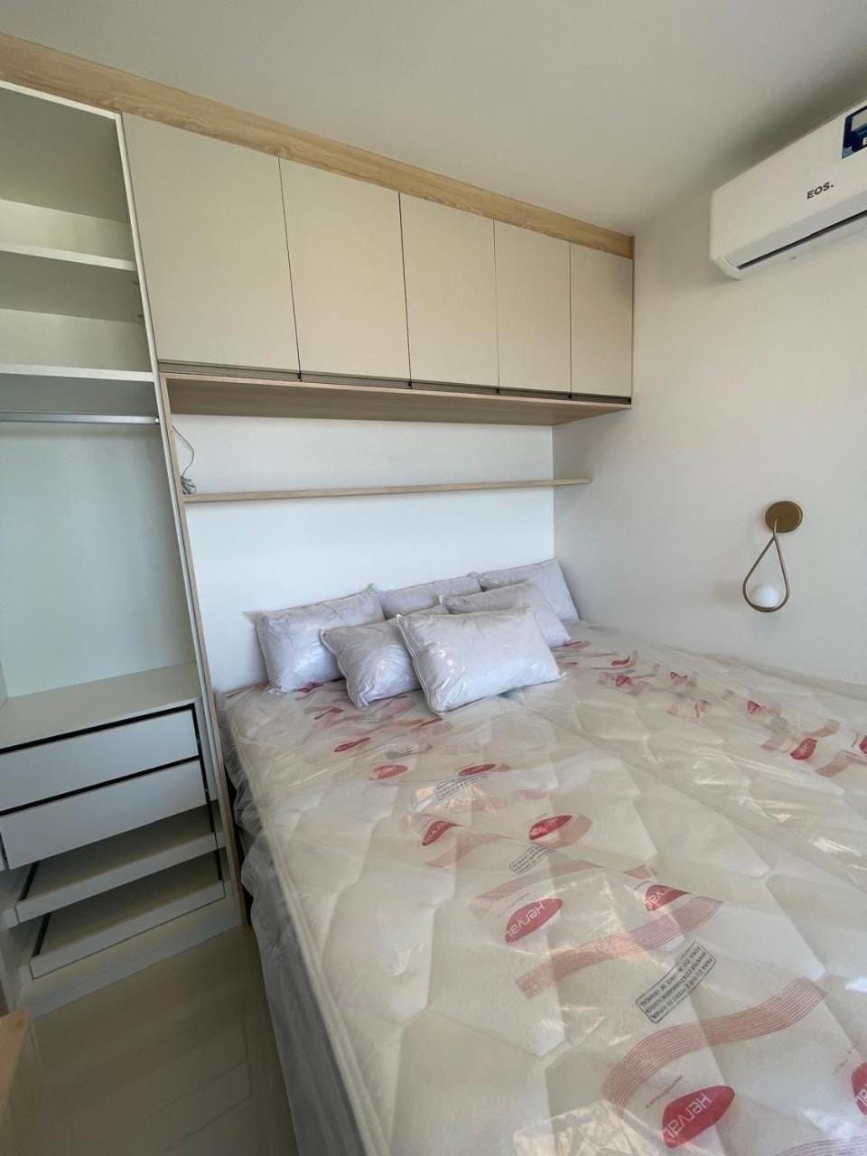 Bed, Bedroom, wardrobe, air conditioner