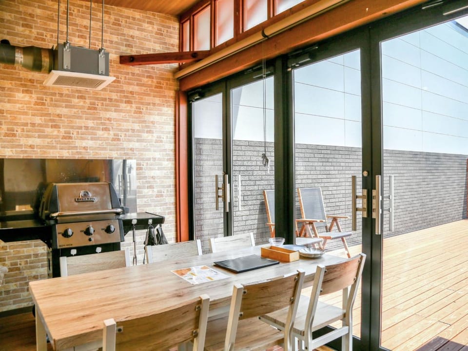 Kitchen or kitchenette, Photo of the whole room, Dining area
