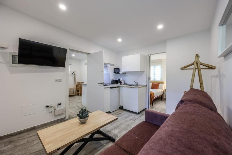 Relaxed City Escape 30' from Central Madrid Apartment in Madrid