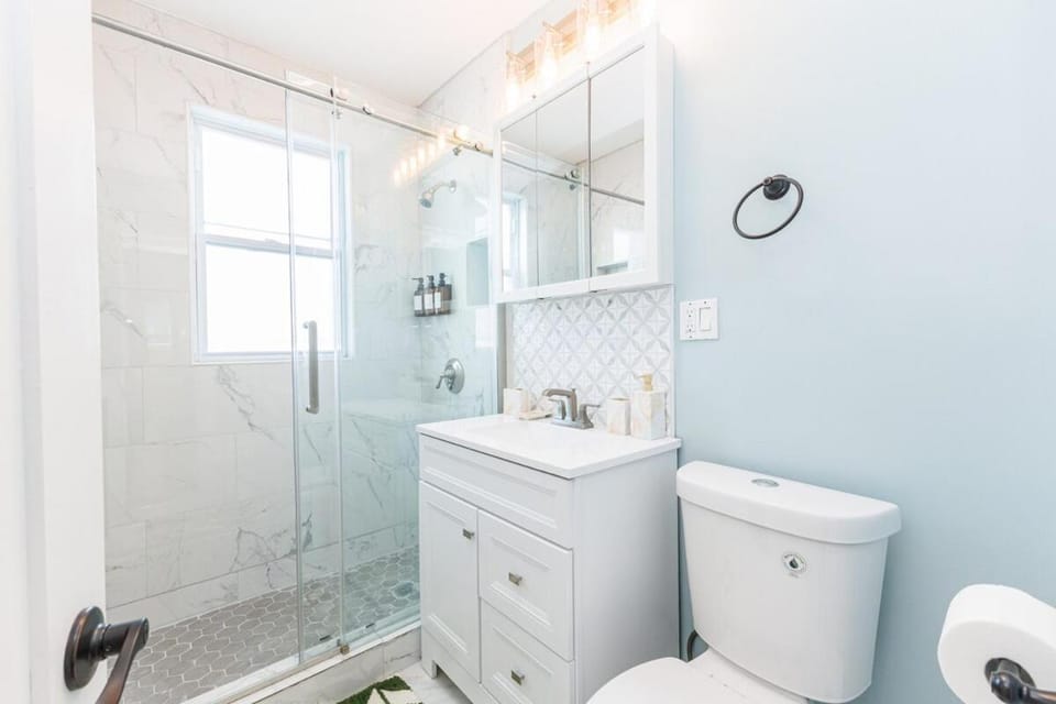 Stylish 3 Bedroom Apartment Apartment in Quincy