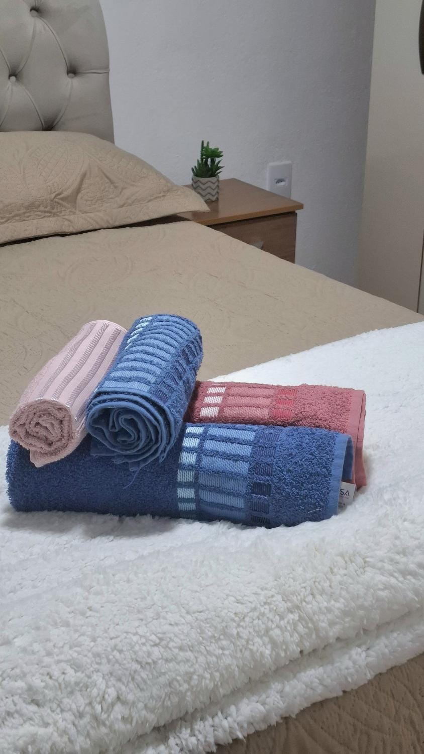 Bed, towels