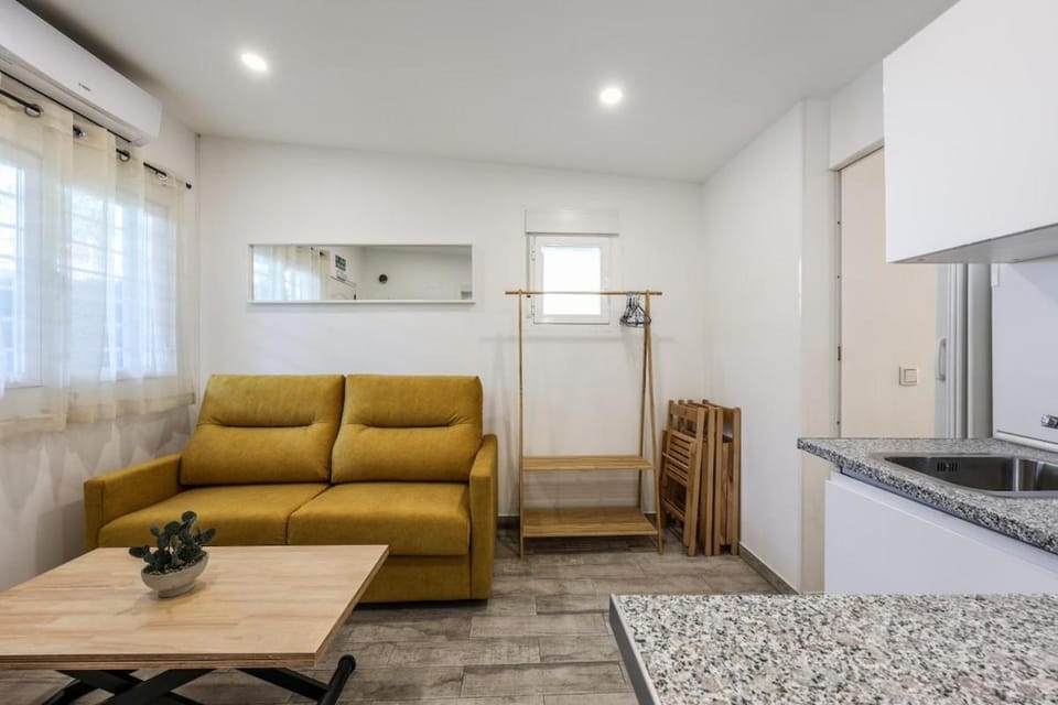 Kitchen or kitchenette, Seating area