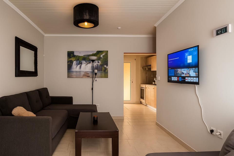 TV and multimedia, Living room, Seating area, Evening entertainment