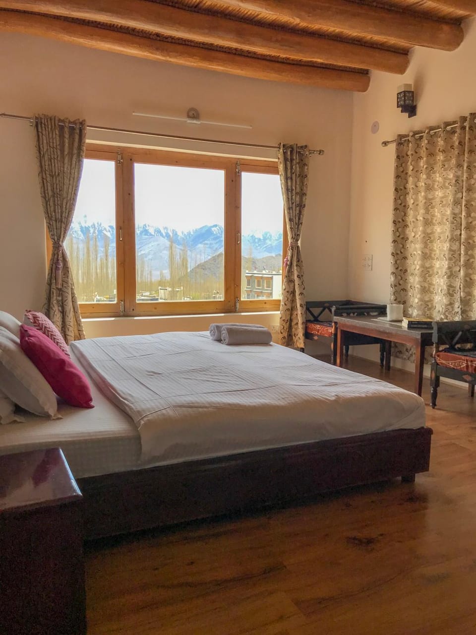 Bed, Bedroom, Mountain view