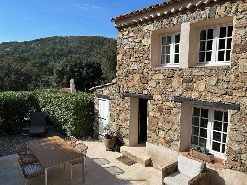 Facade/entrance, Day, Natural landscape, Balcony/Terrace, Mountain view