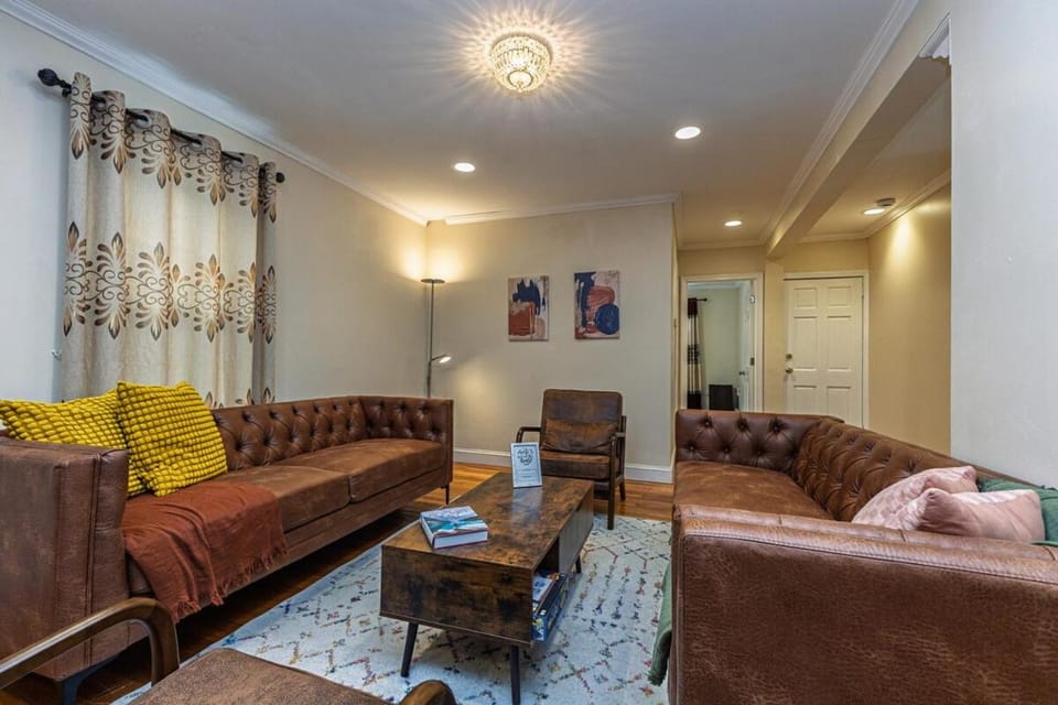 Extremely Spacious Home 10 Mins to The Encore Apartment in Somerville