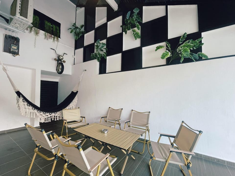 Seating area, Dining area
