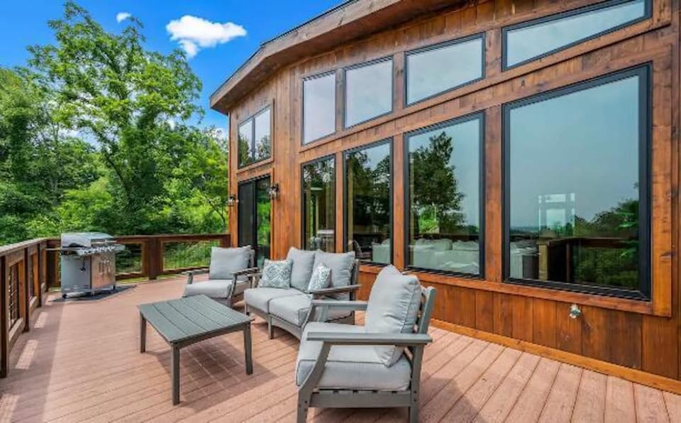 Stunning Cabin for 6 with Hot Tub & Pool Table Cabin in Sevier County