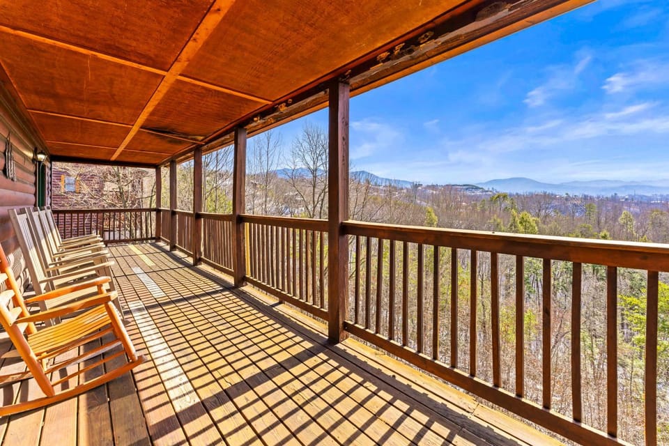 Spacious Cabin for 8 with Hot Tub & Mountain Views Cabin in Gatlinburg