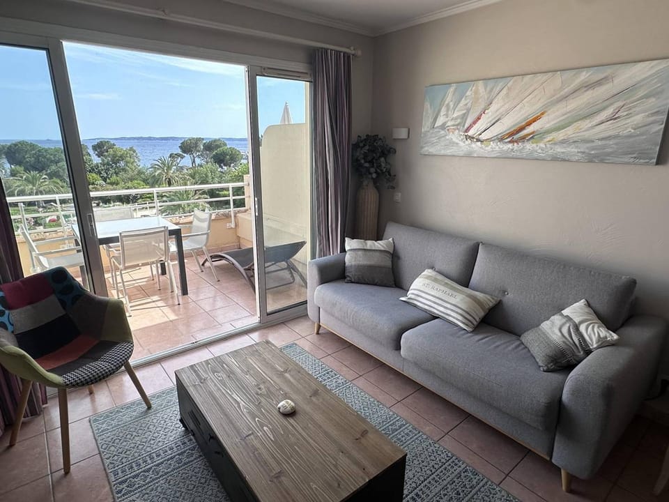 Appartement T2 avec terrasse et parking à deux pas de la mer aux Issambres - FR-1-768-122 Apartment in Roquebrune-sur-Argens