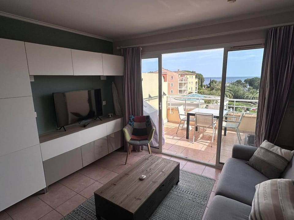 Appartement T2 avec terrasse et parking à deux pas de la mer aux Issambres - FR-1-768-122 Apartment in Roquebrune-sur-Argens