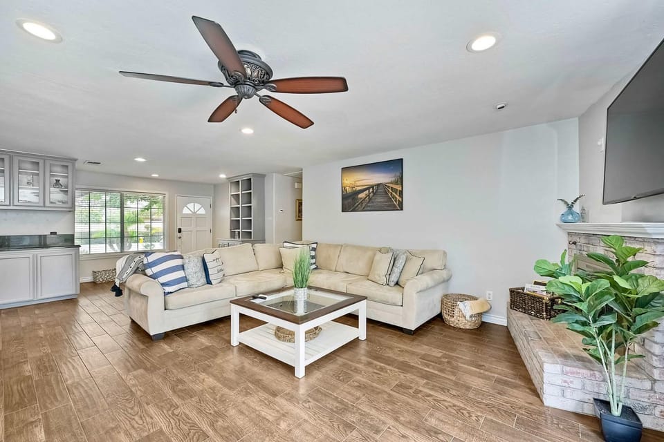 Carlsbad Charm - 3BR Stunner House in Carlsbad