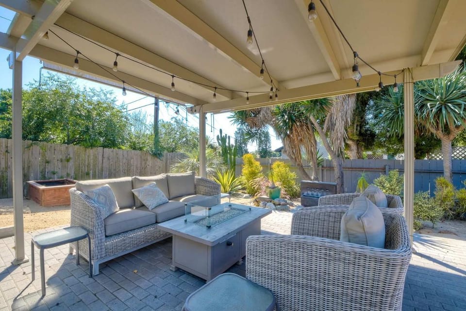Fresh & Modern 3BR - Just Blocks from Beach House in Encinitas