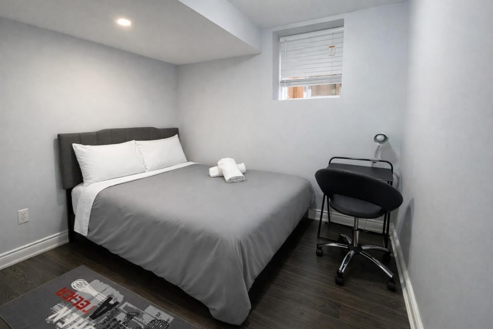 Bed, Photo of the whole room, Seating area, Bedroom