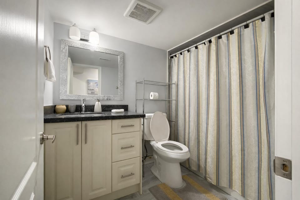 Toilet, Bathroom, Bath, towels