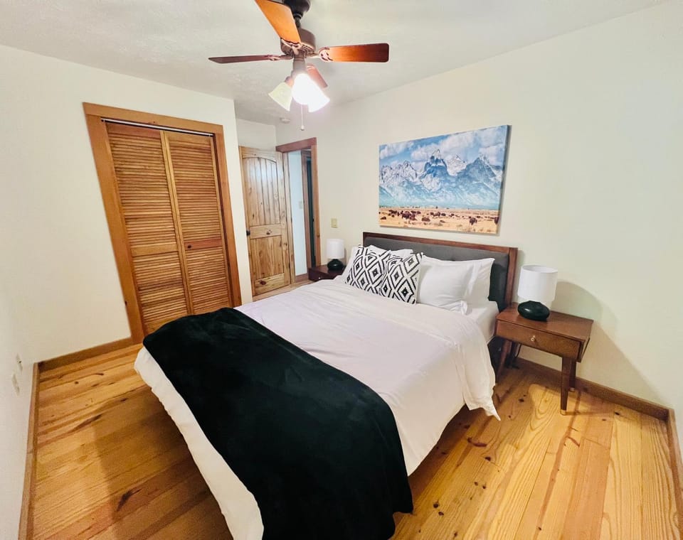 Bed, Photo of the whole room, Bedroom, wardrobe