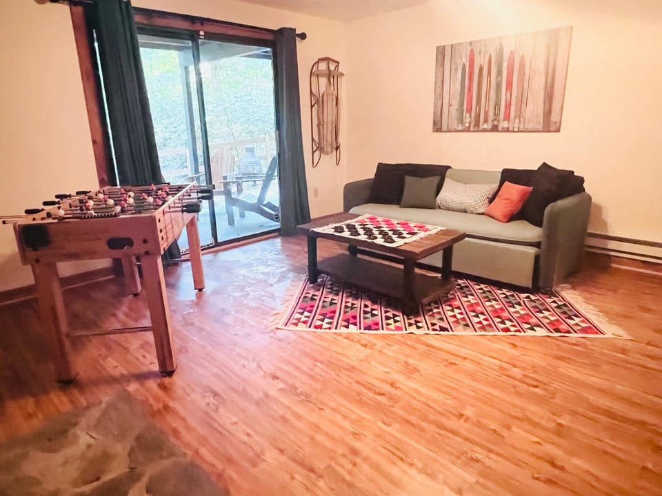Game Room, Living room, Family