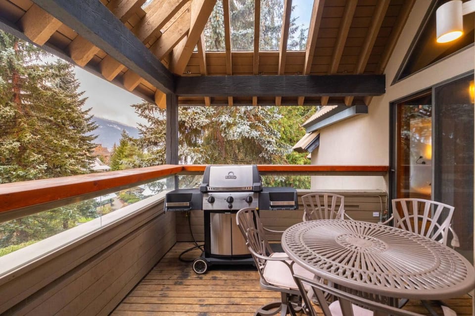 BBQ facilities, View (from property/room), Balcony/Terrace