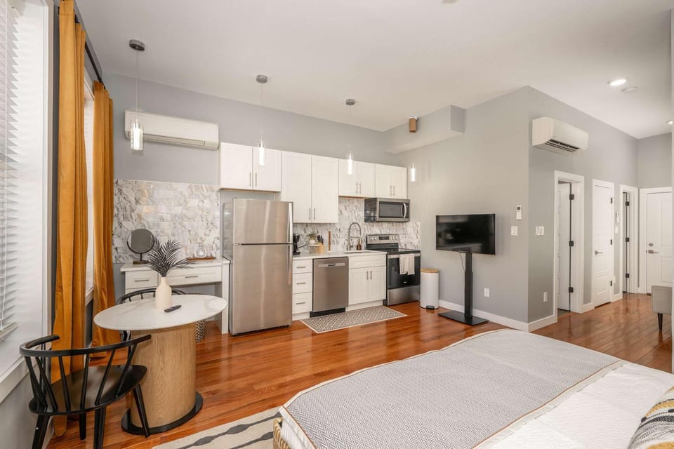 Findlay Market - Suite 4 for 2 Apartment in Over The Rhine