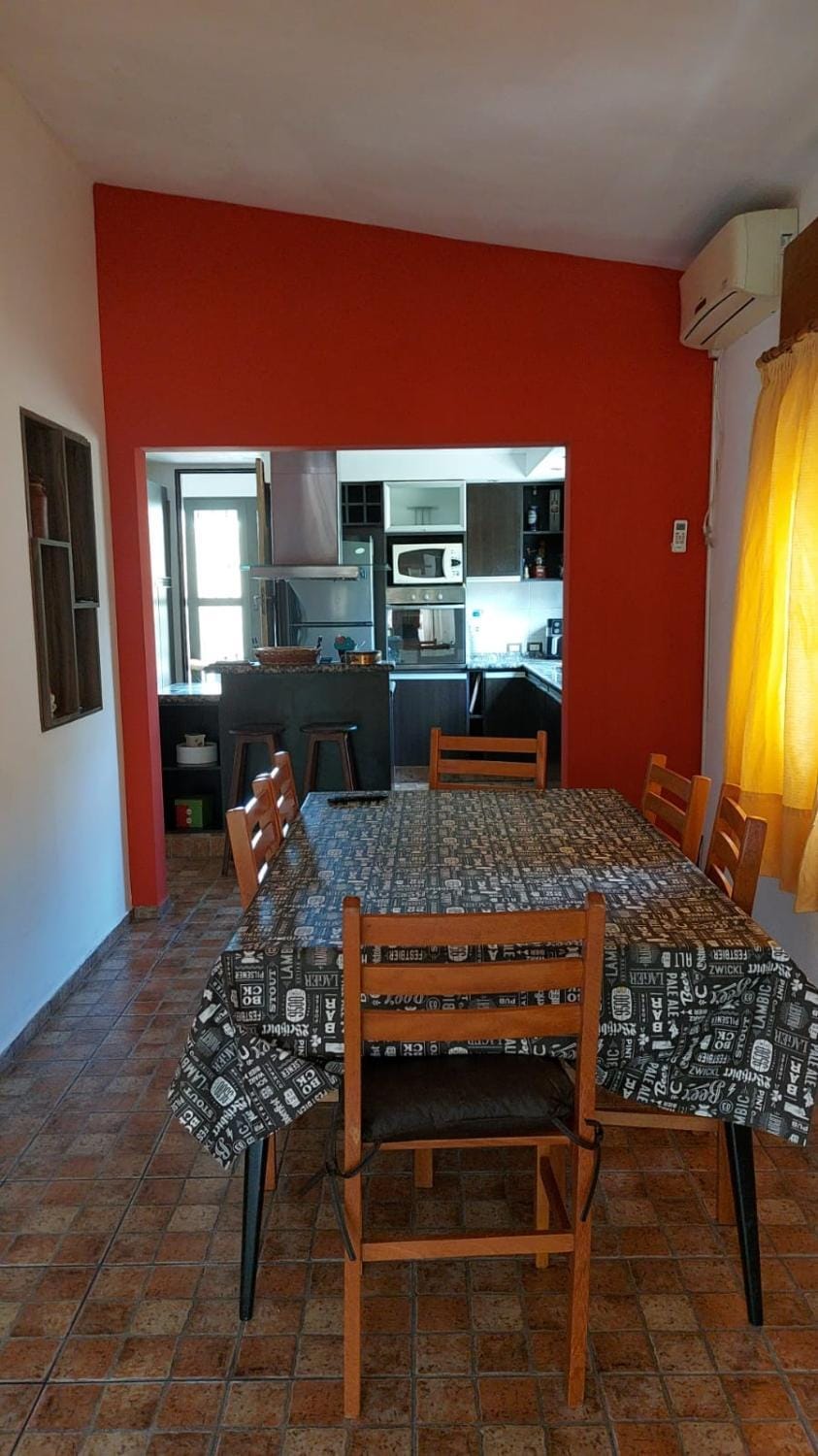 Casa a 800 mts de pleno centro - NO RECIBO GRUPO DE JOVENES House in Villa Carlos Paz