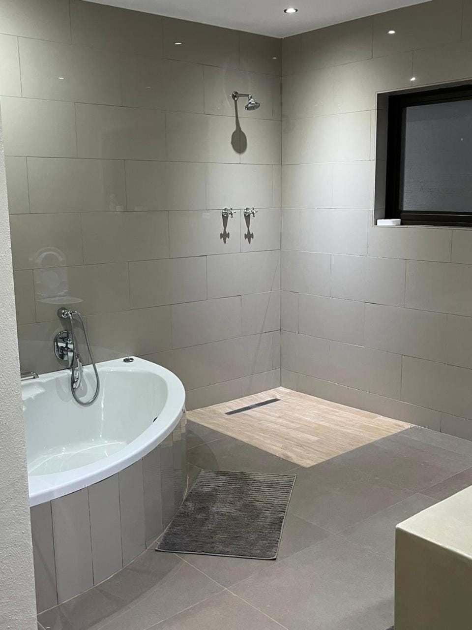 Shower, Hot Tub, Bathroom, Bath