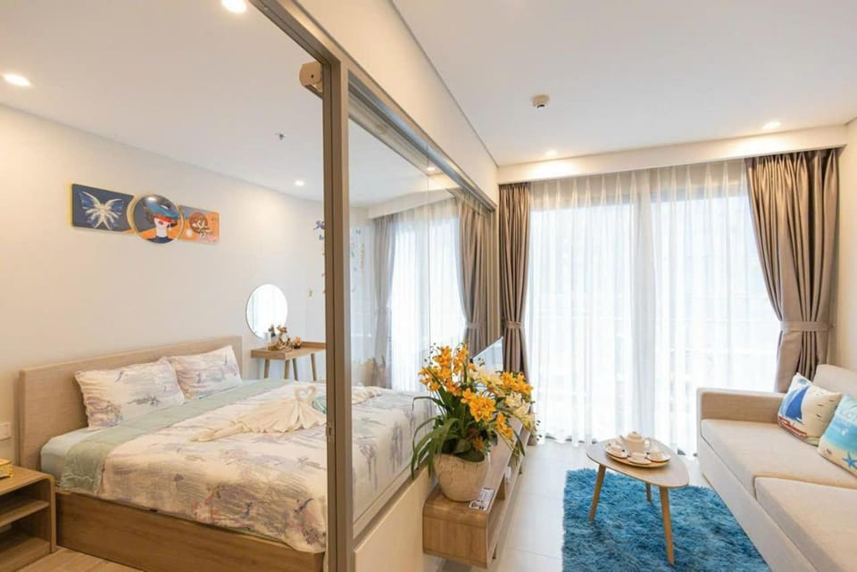 Bed, Living room, Photo of the whole room, Seating area, Bedroom, towels