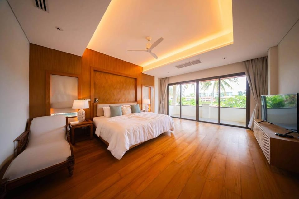 4BR Lakeshore Pool Villa in Laguna Bangtao Villa in Choeng Thale