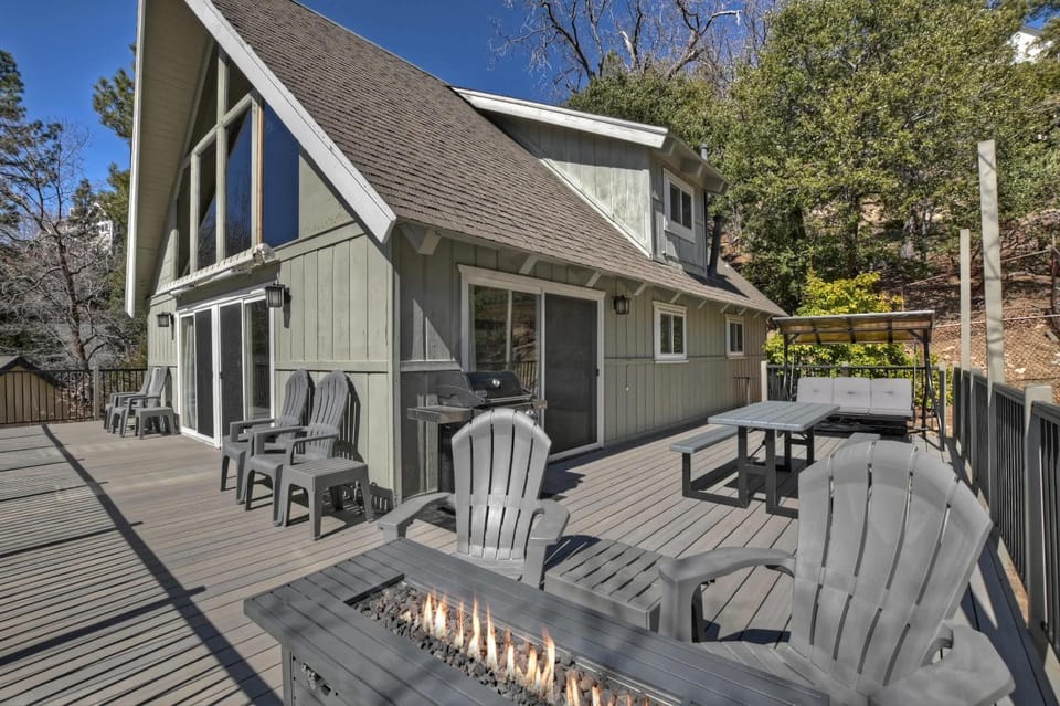 Bow N Arrow Lodge For 8 House in Lake Arrowhead