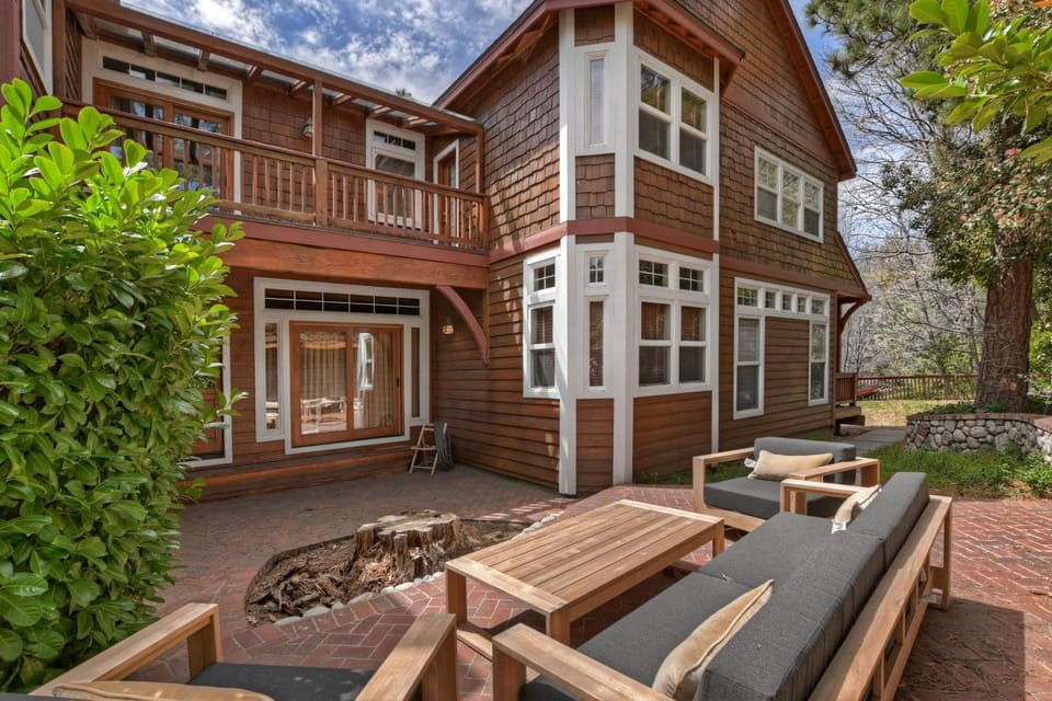 Matternhorn Peak Lodge - For 10 House in Lake Arrowhead