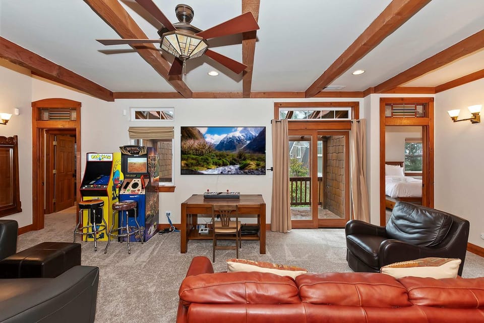 Matternhorn Peak Lodge - For 10 House in Lake Arrowhead