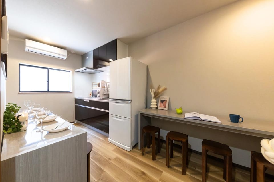 Kitchen or kitchenette, Dining area, stove