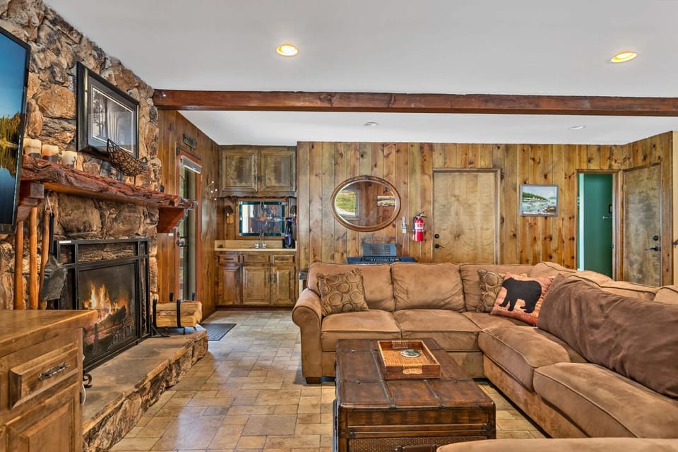 Our Secret Getaway - Two Spacious Living Areas House in Lake Arrowhead