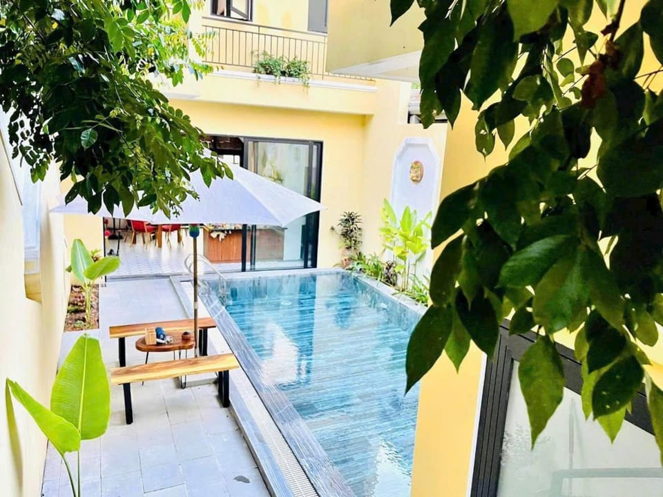 Property building, Patio, Garden, Garden view, Pool view, Swimming pool, sunbed