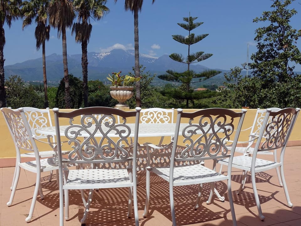 Balcony/Terrace, Mountain view