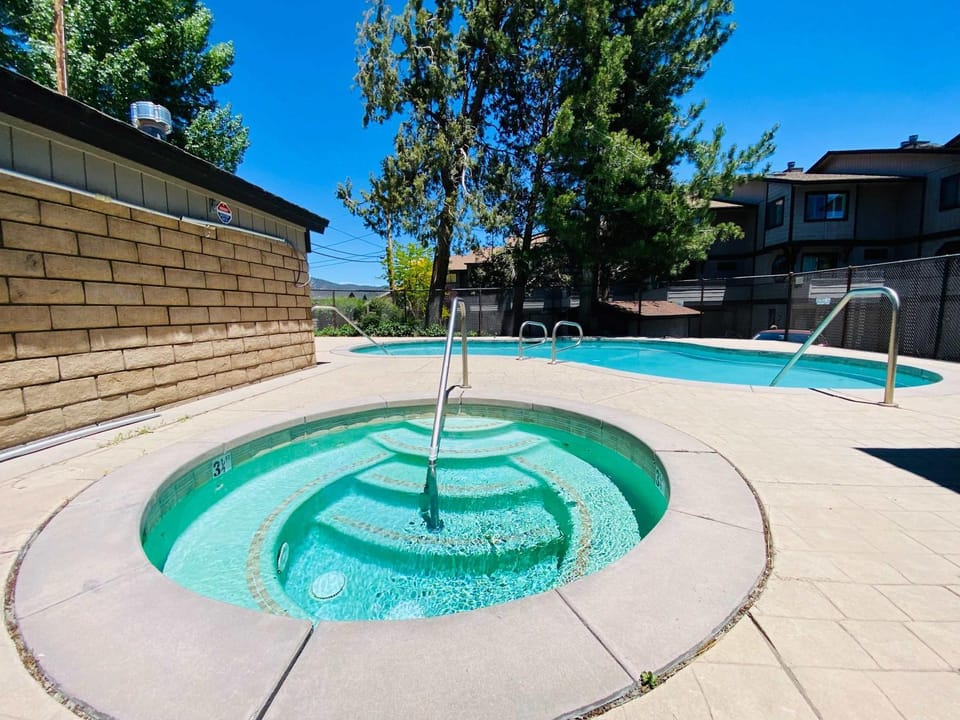 The Adler's Nest - Lakefront with Pool Spa and Summer Dock House in Big Bear