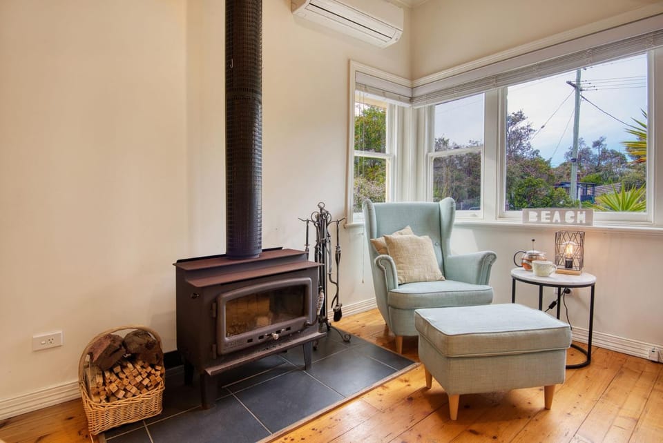 Living room, Seating area, fireplace